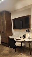 Expo Satelite 2750 Hotel & Suites