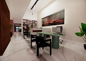 Expo Satelite 2750 Hotel & Suites