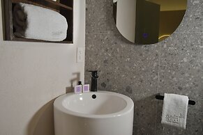 Expo Satelite 2750 Hotel & Suites