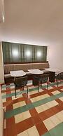 Expo Satelite 2750 Hotel & Suites