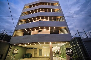 Expo Satelite 2750 Hotel & Suites