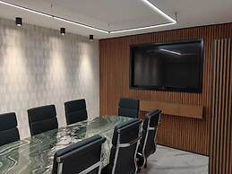 Expo Satelite 2750 Hotel & Suites