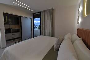 Expo Satelite 2750 Hotel & Suites