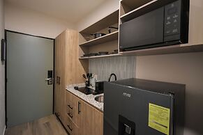 Expo Satelite 2750 Hotel & Suites