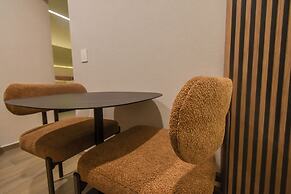 Expo Satelite 2750 Hotel & Suites