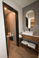 Expo Satelite 2750 Hotel & Suites