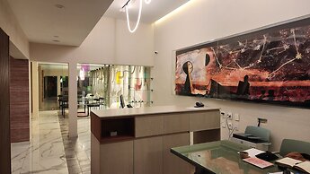 Expo Satelite 2750 Hotel & Suites