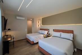Expo Satelite 2750 Hotel & Suites