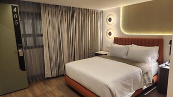 Expo Satelite 2750 Hotel & Suites