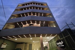 Expo Satelite 2750 Hotel & Suites