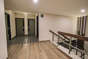 Expo Satelite 2750 Hotel & Suites