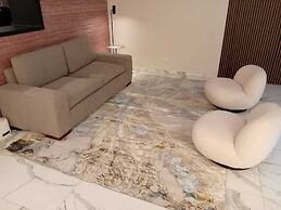 Expo Satelite 2750 Hotel & Suites