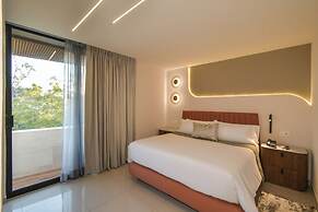 Expo Satelite 2750 Hotel & Suites