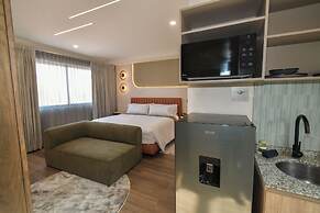 Expo Satelite 2750 Hotel & Suites