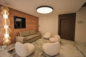 Expo Satelite 2750 Hotel & Suites