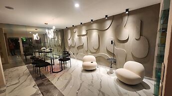 Expo Satelite 2750 Hotel & Suites