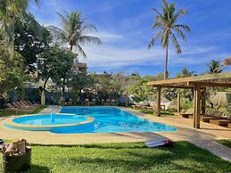 Straw Hat Surf Hostel
