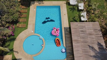 Straw Hat Surf Hostel