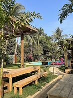Straw Hat Surf Hostel