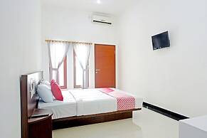OYO 90859 Cahaya Guest House