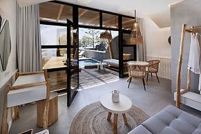 Oscar Beachfront Suites-Adults Only