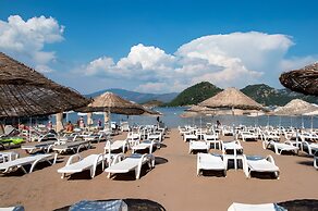 Supreme Beach - Adults Only