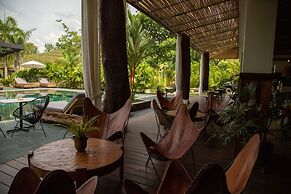 El Río Hotel