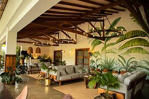 El Río Hotel