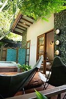 El Río Hotel