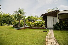 El Río Hotel