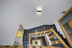 N to M House