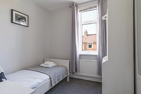 Apartment - Sleeps 3 - Pet Friendly - Parking