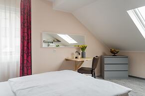 Point Hotel Apartments & Rooms