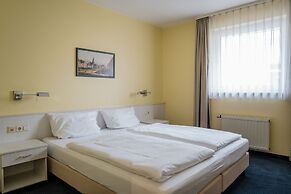 Point Hotel Apartments & Rooms