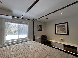 Vacation home beside the trails and Park