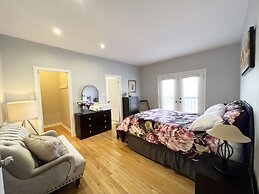 Vacation home beside the trails and Park