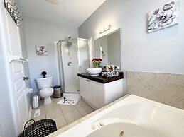 Vacation home beside the trails and Park