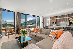 Chic Central Penthouse & Spa by Staysouth