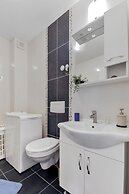Studio Flat in Airport Residence