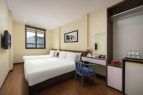 Queen Cafe Hotel & Pub