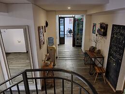 Blur Inn Gallery Hotel