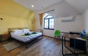 Blur Inn Gallery Hotel