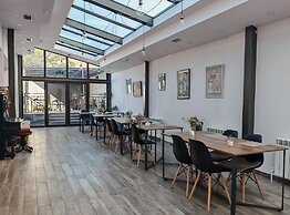 Blur Inn Gallery Hotel