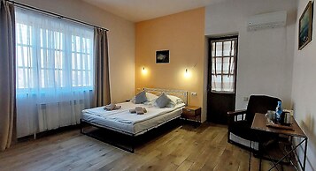 Blur Inn Gallery Hotel