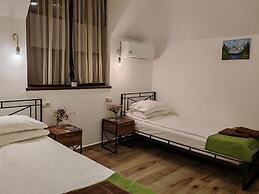 Blur Inn Gallery Hotel