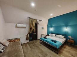 Blur Inn Gallery Hotel