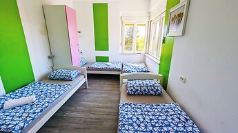 Croparadise Hostel