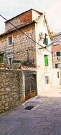 Croparadise Hostel