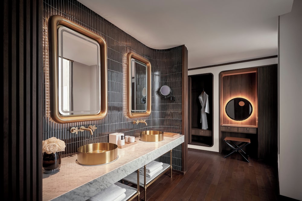 The Yacht Hotel by DC