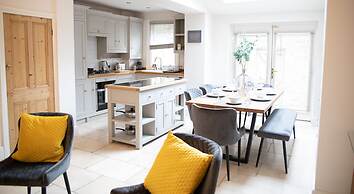 York Minster-3 Bed-sleeps 6-fireplace-free Parking
